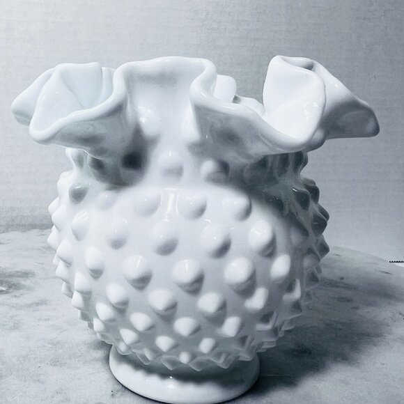 Vintage Fenton White Milk Glass Hobnail Ruffled Edge Vase 4.25" Cottagecore - Picture 5 of 8